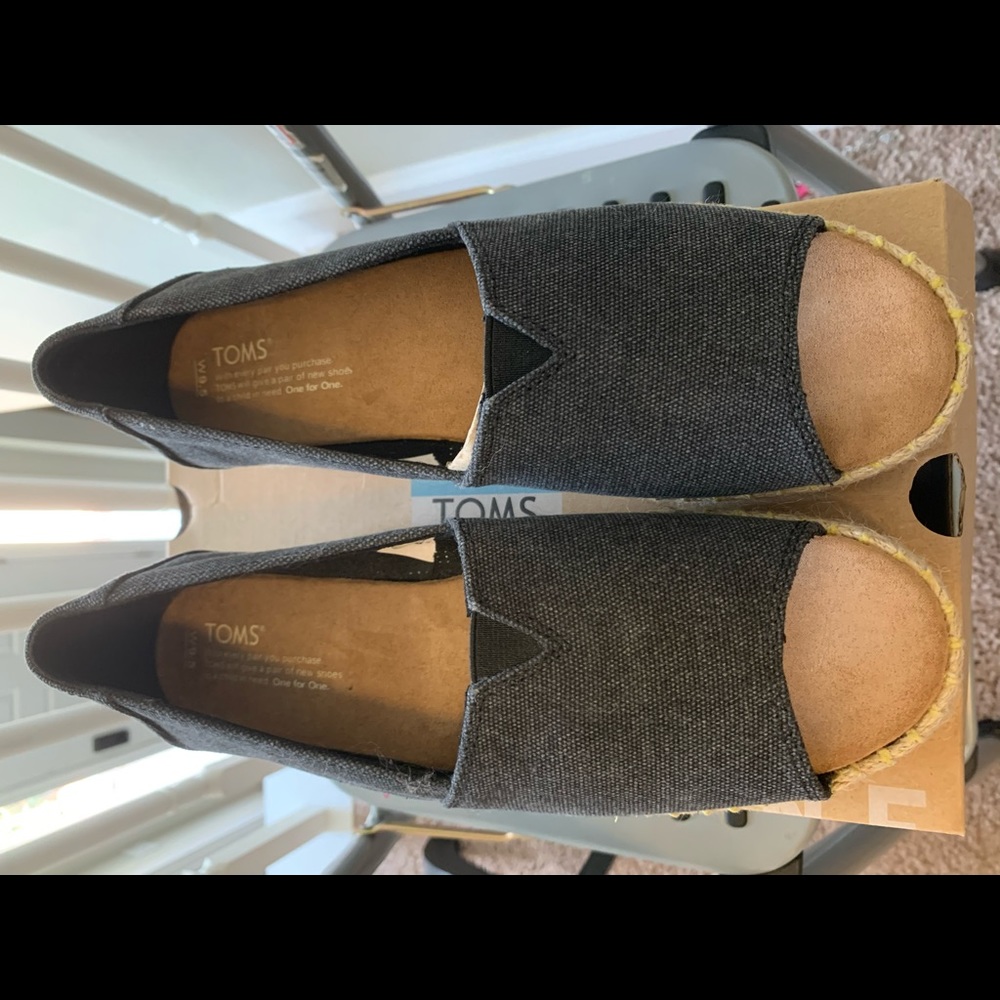 NIB TOMS ALPARGATA OPEN TOE 9.5 BLK WASHED CANVAS